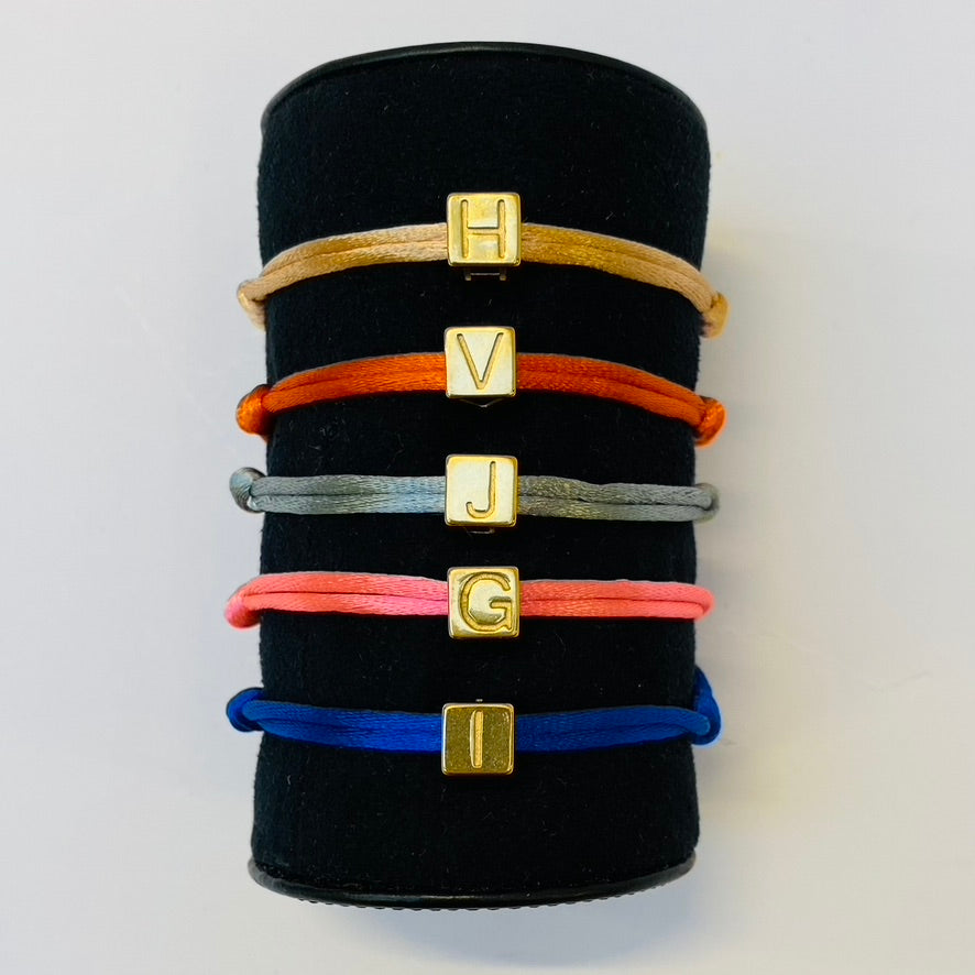 Armband Satijn - Initiaal Cube - Goud